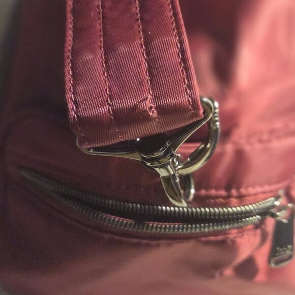 Lug Rumble Tote Bag Raspberry Tone With Multiple Pockets - Picture 4 of 8